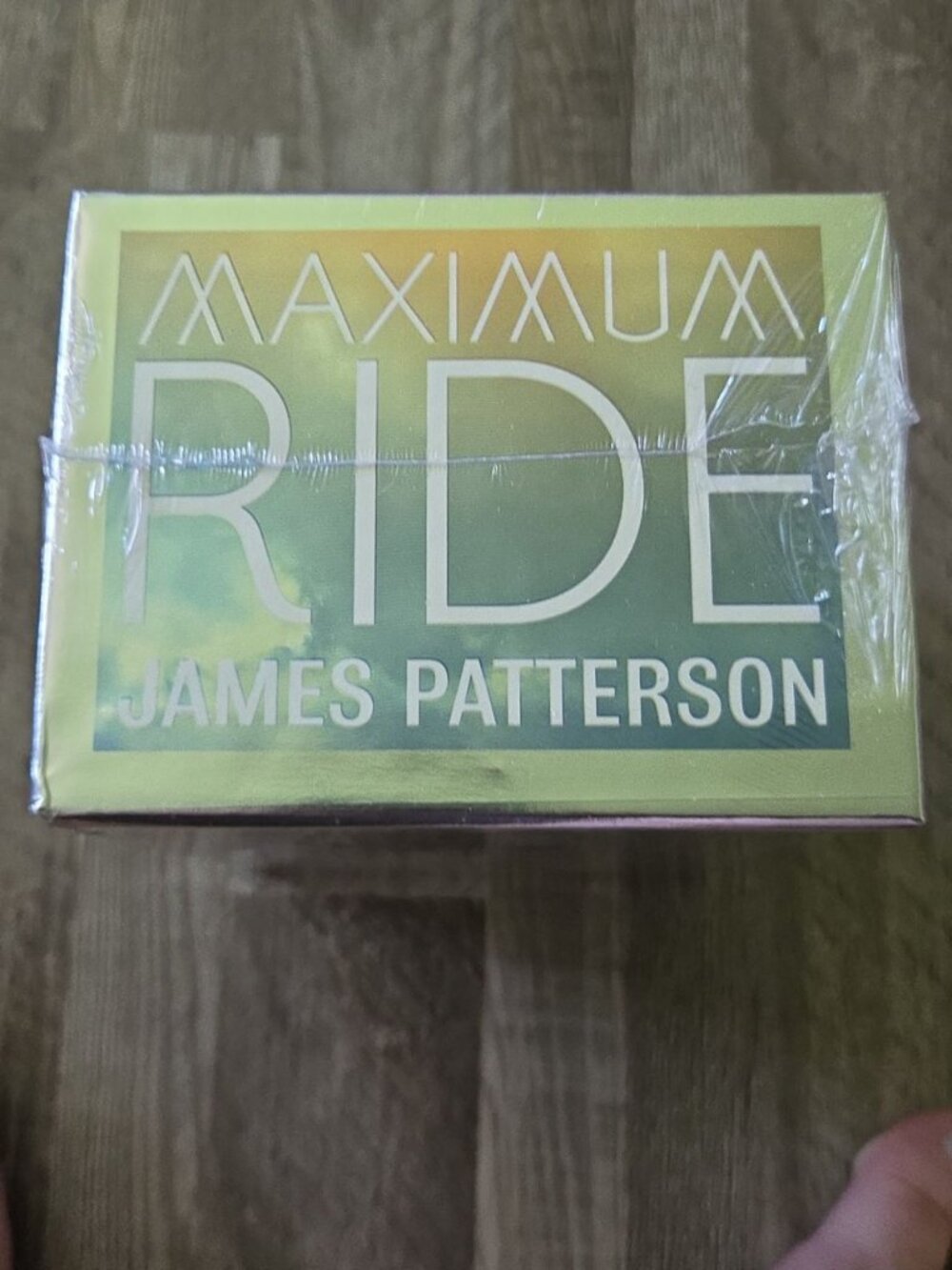 Maximum Ride Box Set (Maximum Ride, School's Out Forever, Saving the World) - Picture 2 of 11